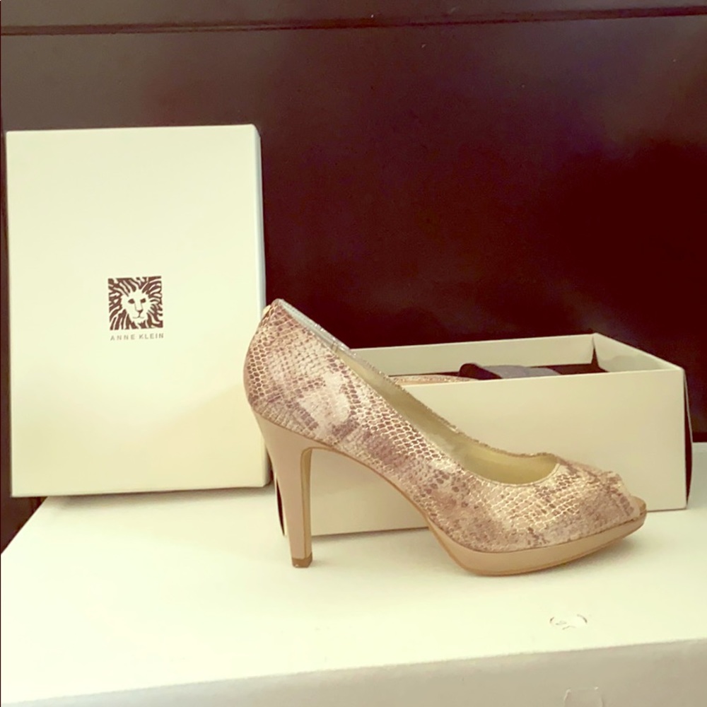 Anne Klein Gold Multicolored Heel